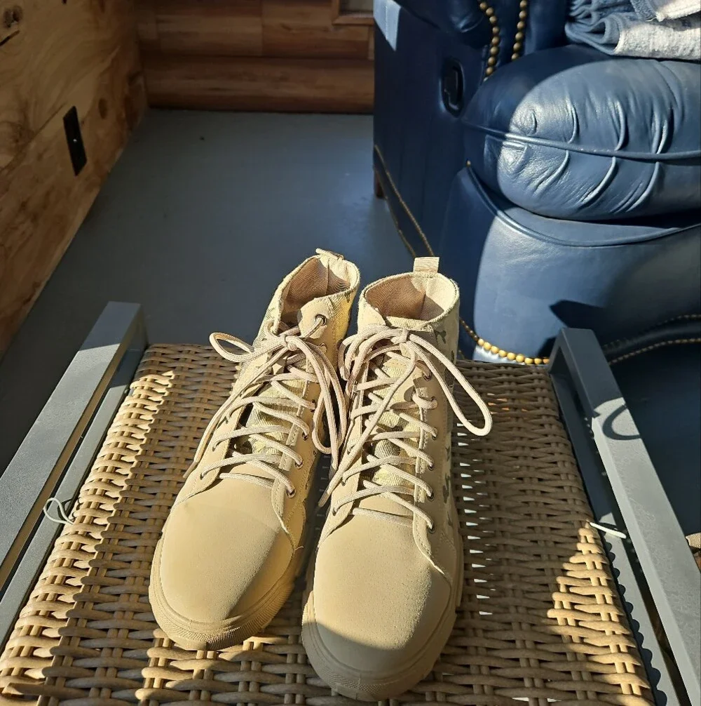 Men's Desert Camo Tactical Boots - Tan